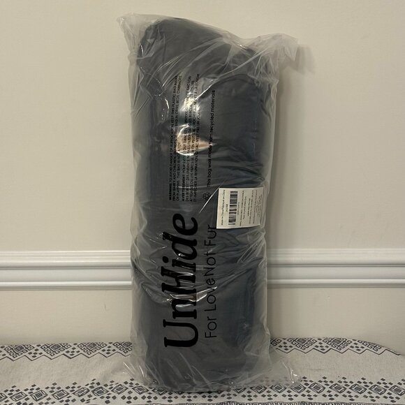 UnHide Small Floof Pet Bed - Picture 4 of 9